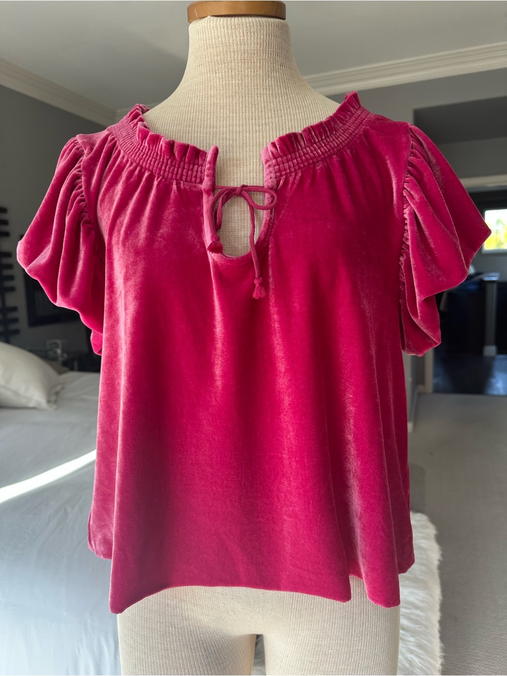 Free People NWT Fuchsia Velvet Tie-Neck Puff Sleeve Blouse, size small - Picture 4 of 11